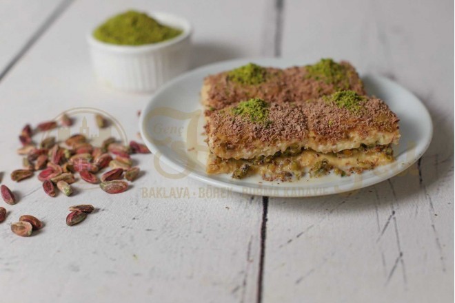 Sütlü Çikolatalı fıstıklı Soğuk Baklava